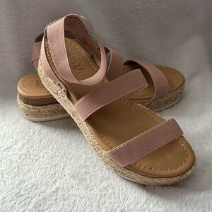 BTW Flatform Youth Girls Sandals Size 4 Strappy Pull On Stretch Strap